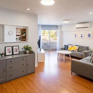 Finikoudes 3 Bedroom Seaview Flat , Larnaca Cypr